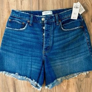 Brand New! Never Worn!! Abercrombie Womens Dad Jean short